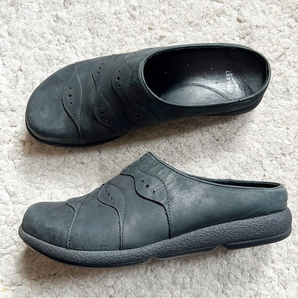 Dansko Black Muted Suede Wavy Slip On Mules Size 41 - Picture 1 of 9